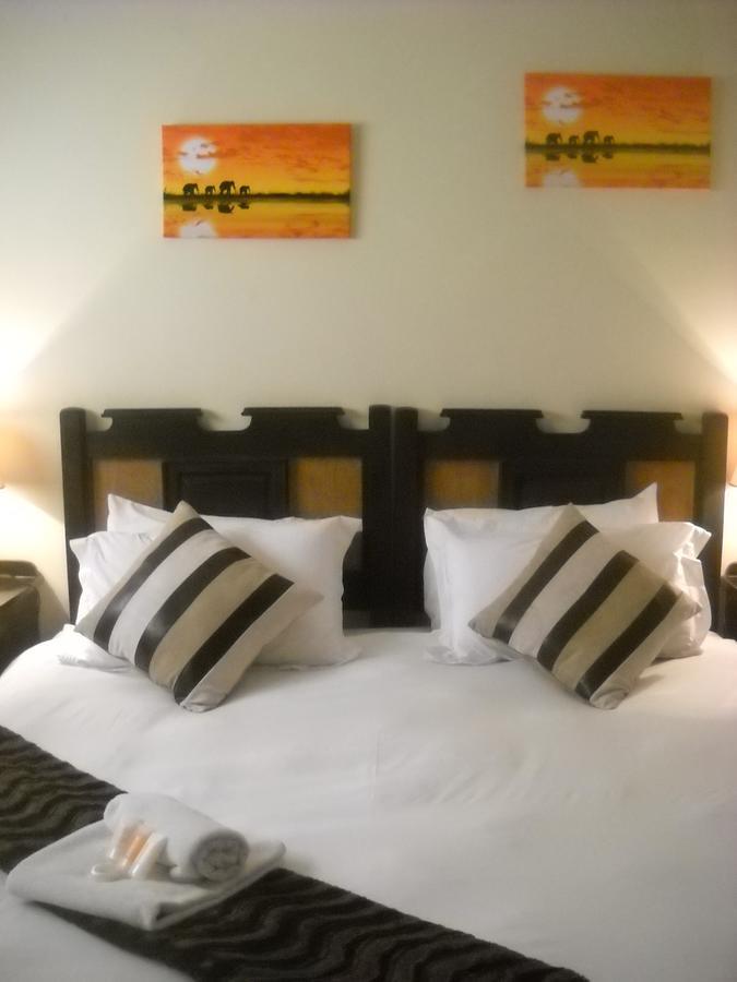 The Beverly Hills Guest Lodge Phalaborwa Room photo